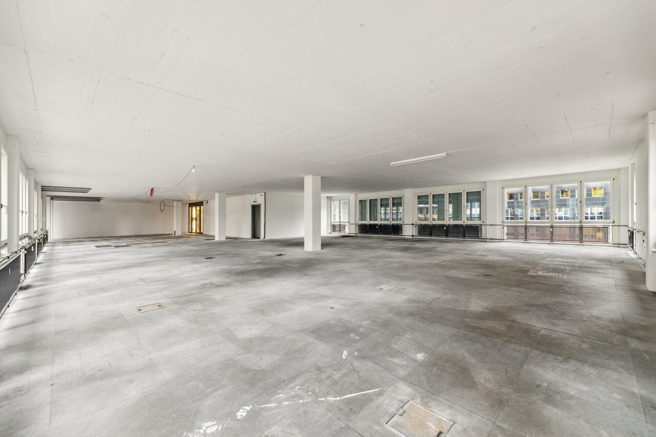 340m² office