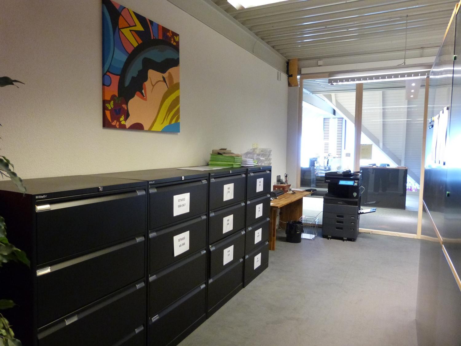 300m² office