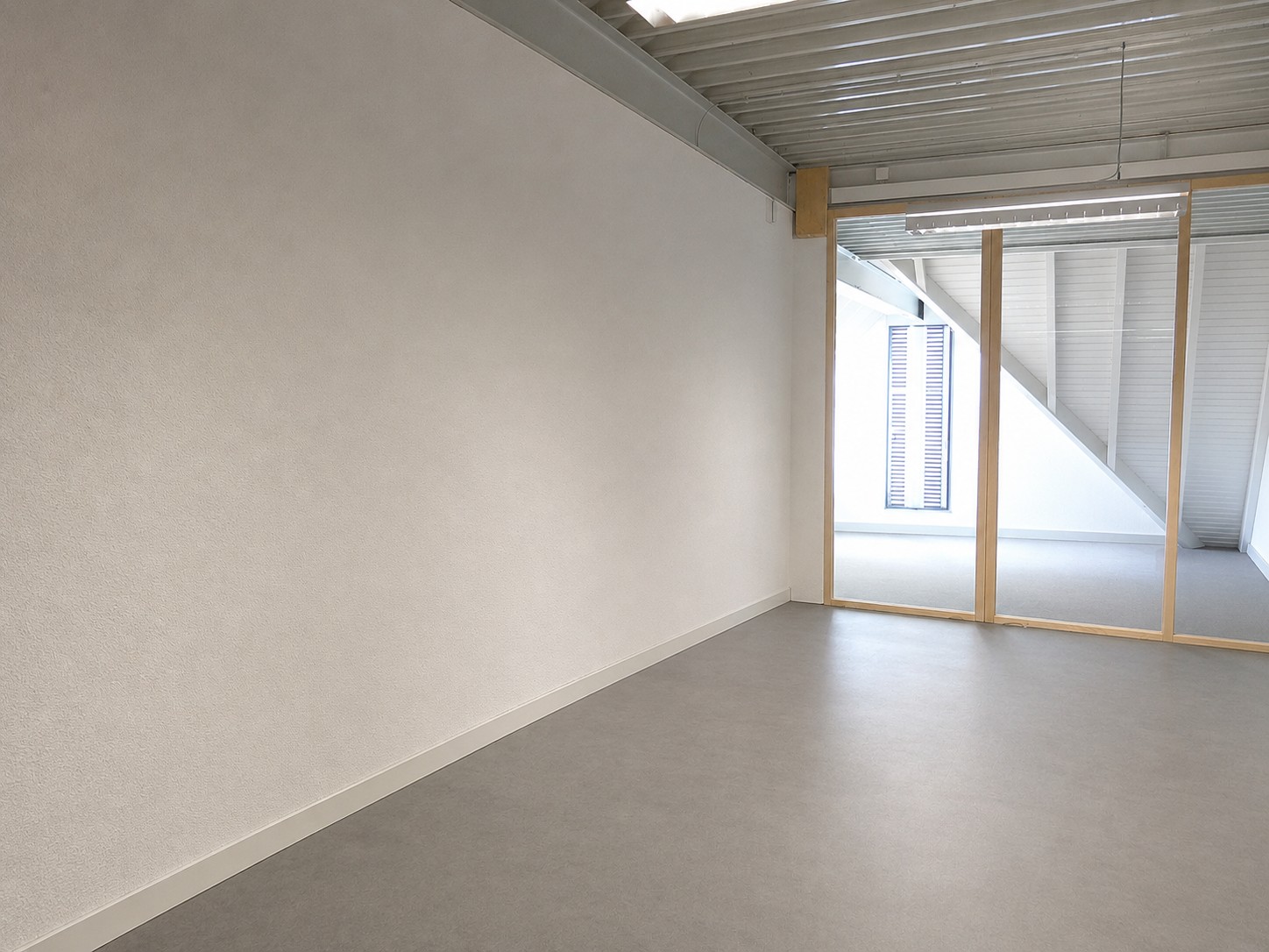 300m² office