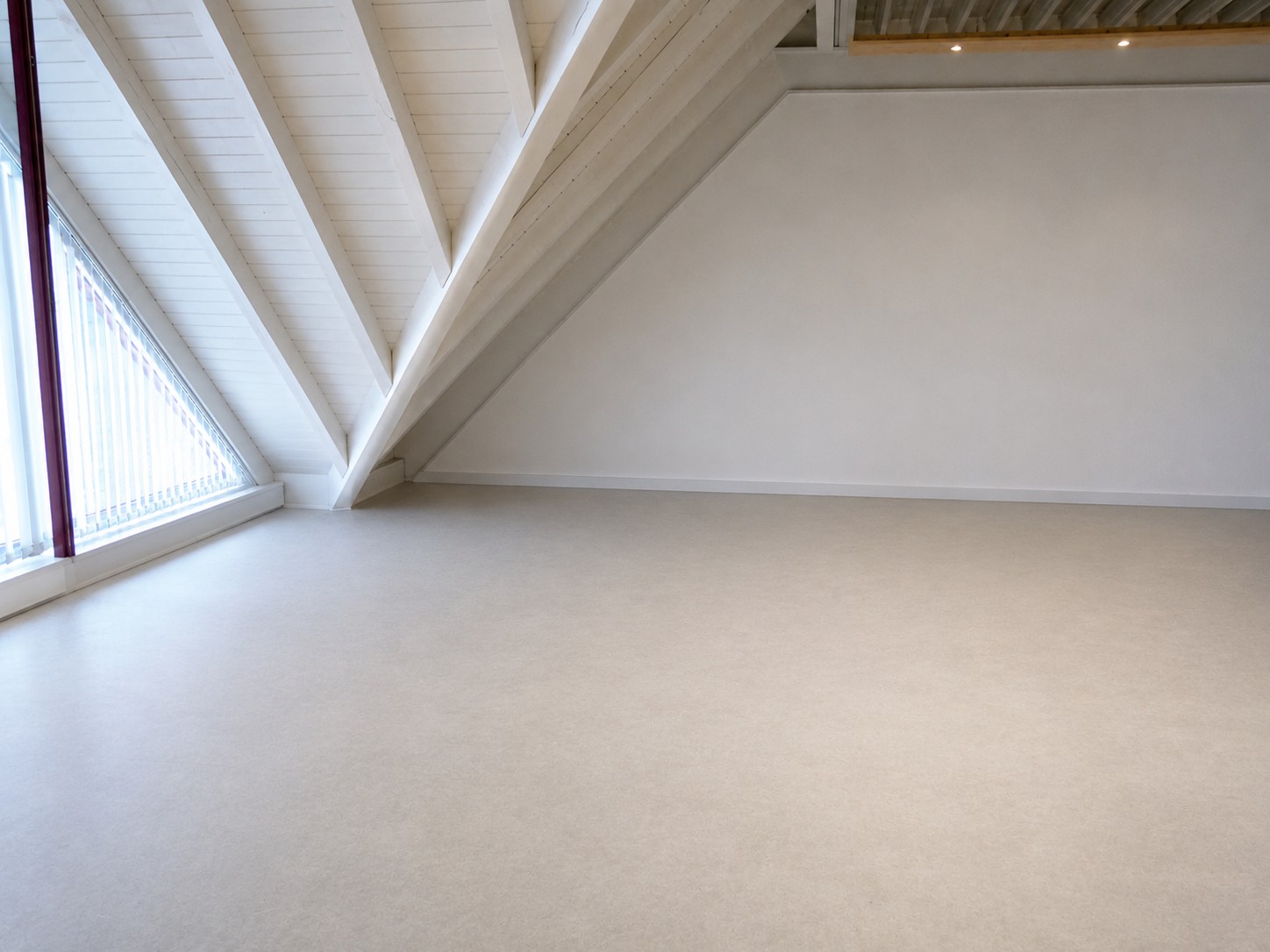 300m² office