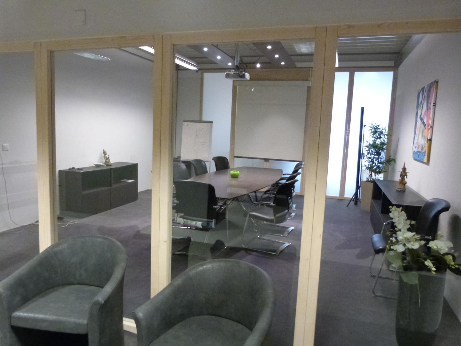 300m² office