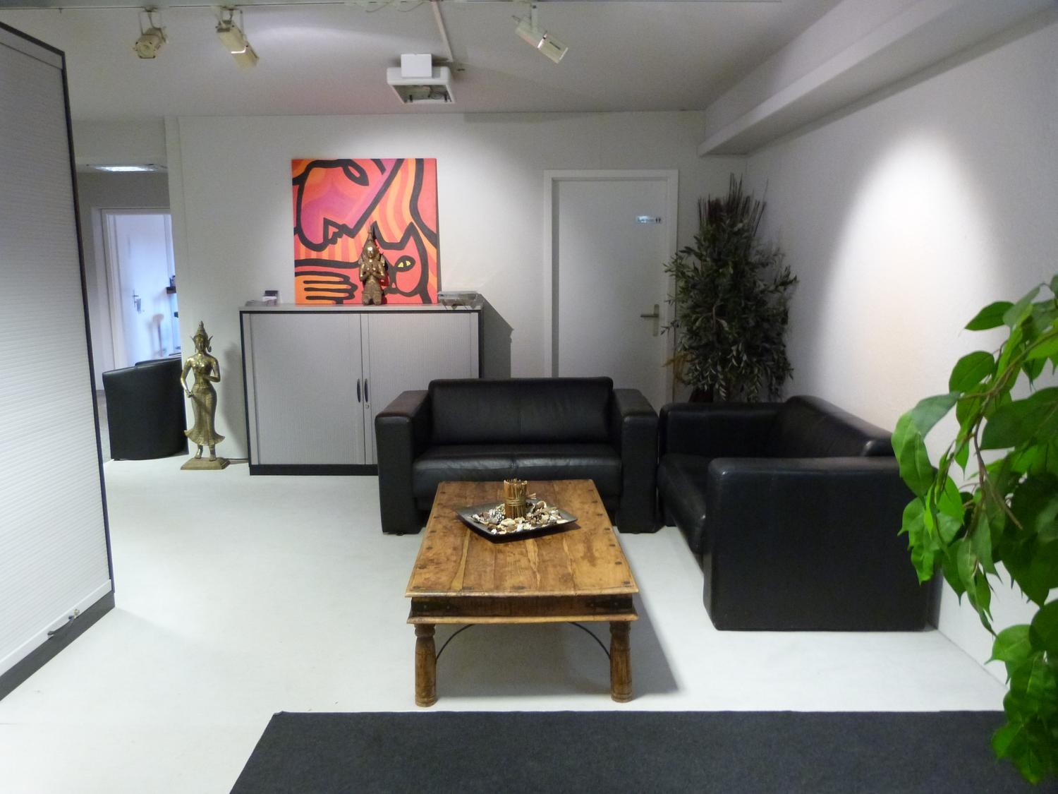 300m² office