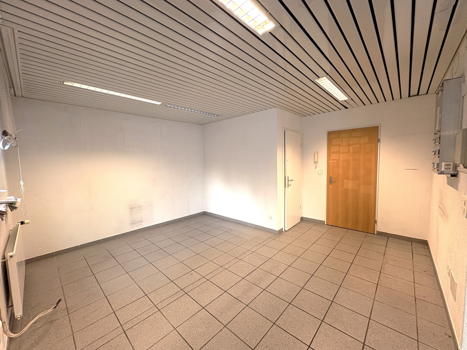 193m² shop, Foto 8 von 10
