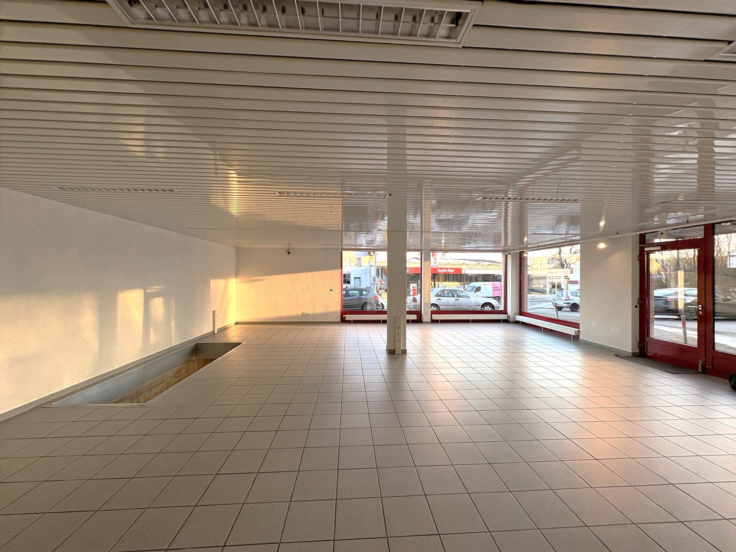 193m² shop, Foto 6 von 10