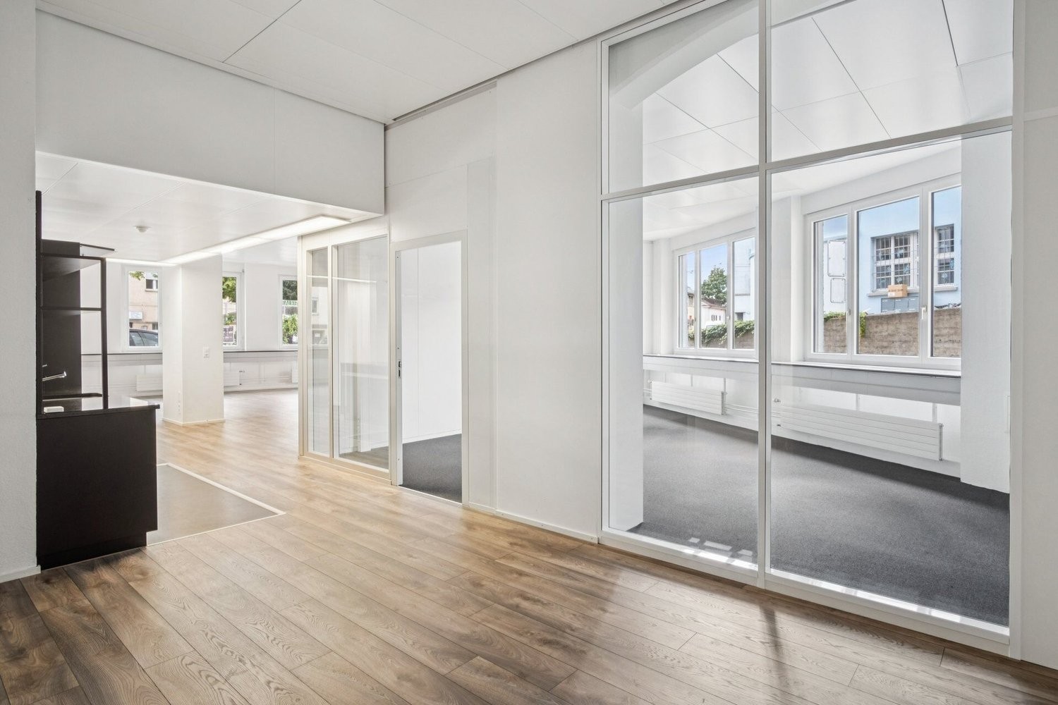 256m² office