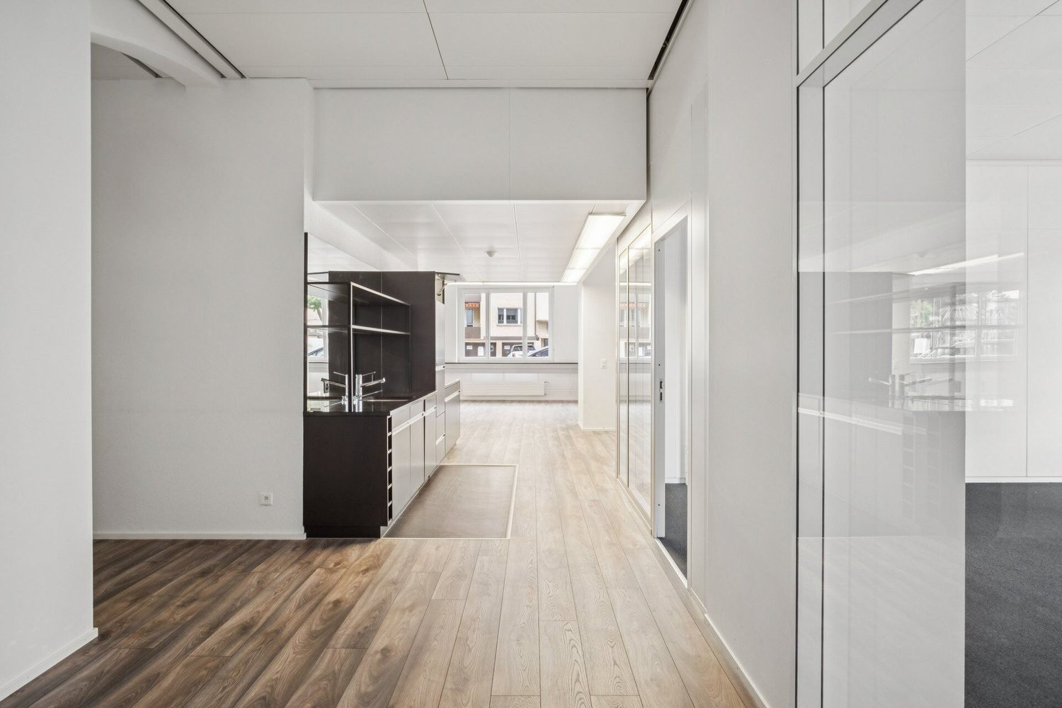 256m² office