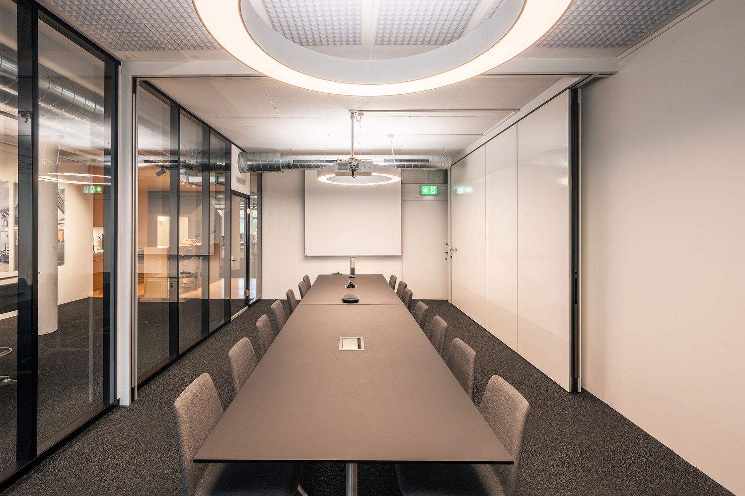 320m² office
