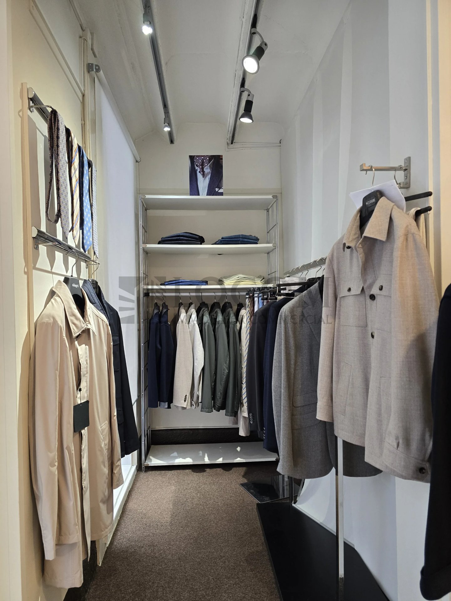 Laden, Foto 3 von 10