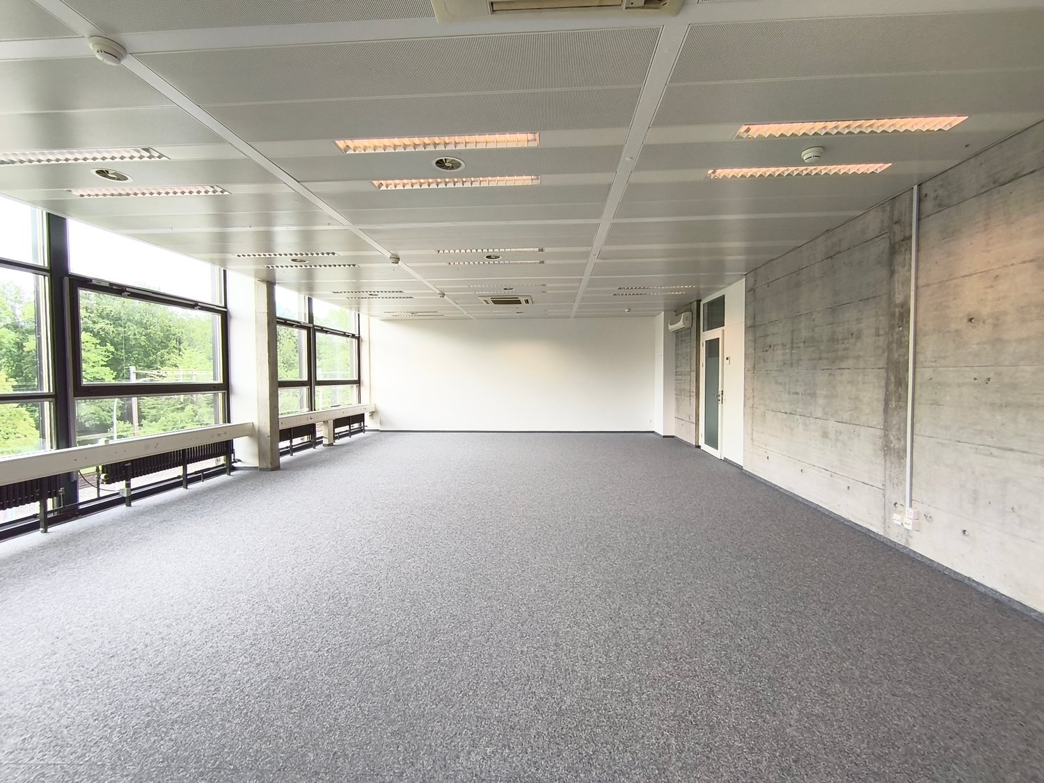 300m² office