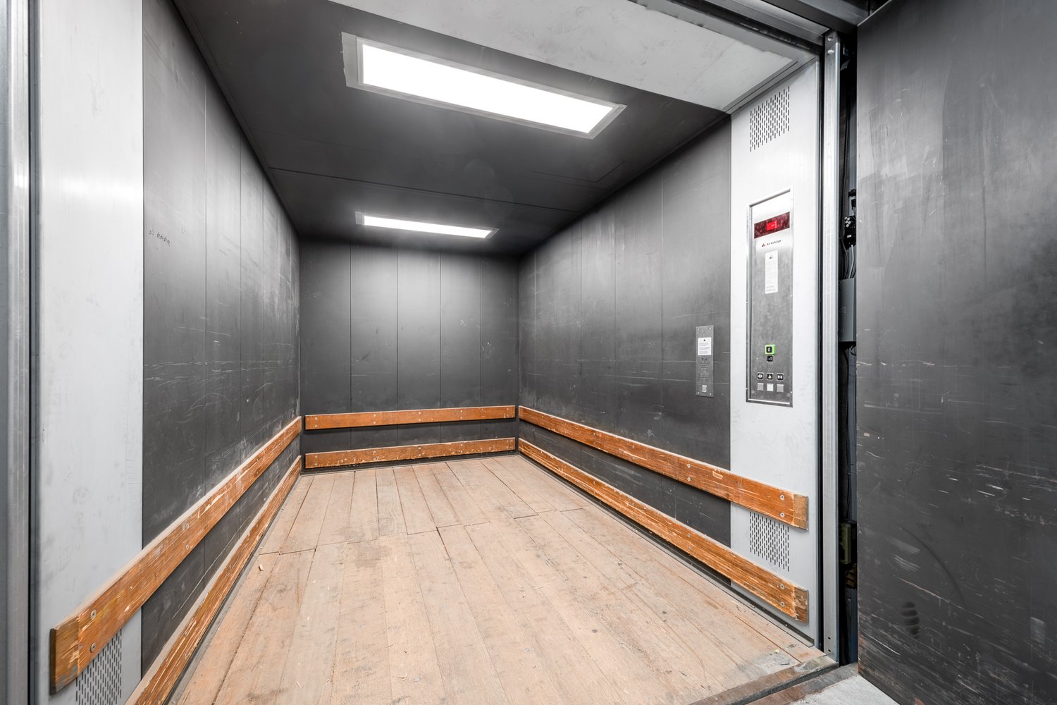 300m² office