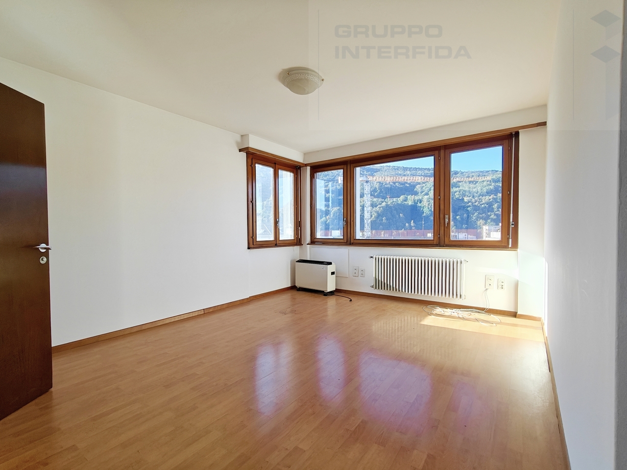 120m² Büro, Foto 1 von 5
