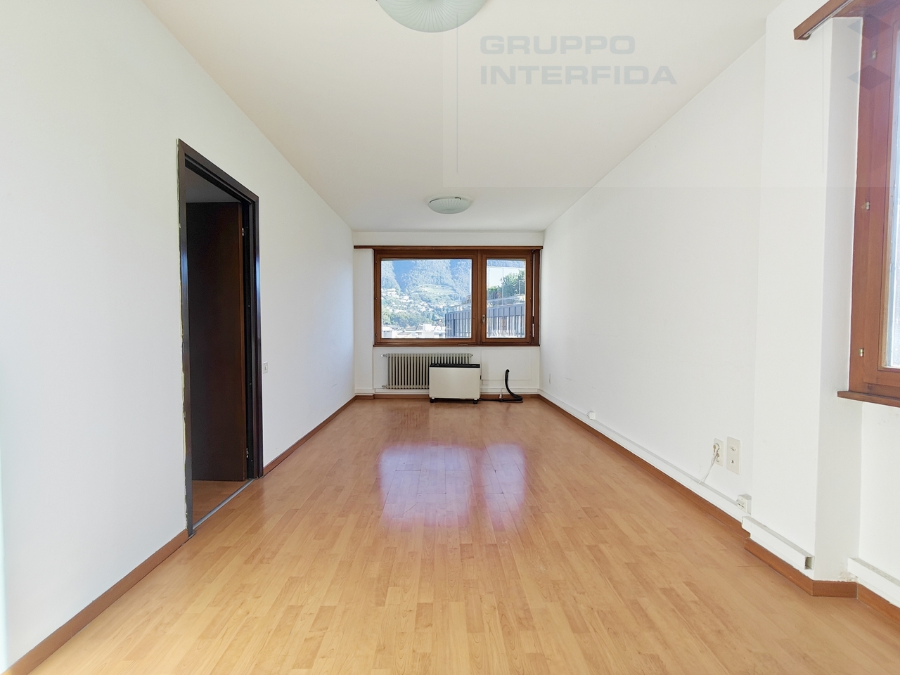 120m² Büro, Foto 2 von 5