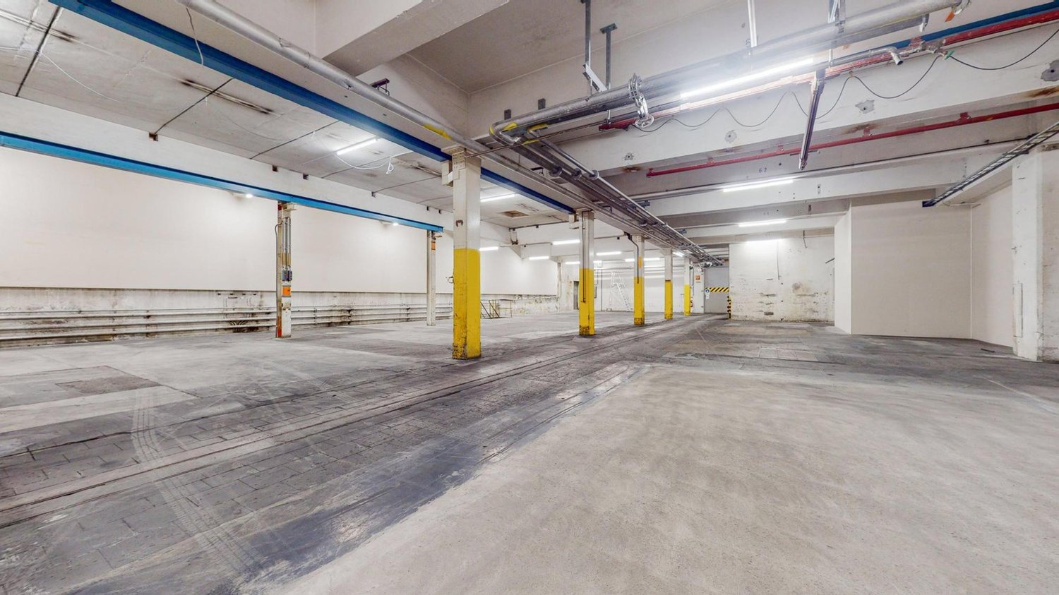 603m² storage room