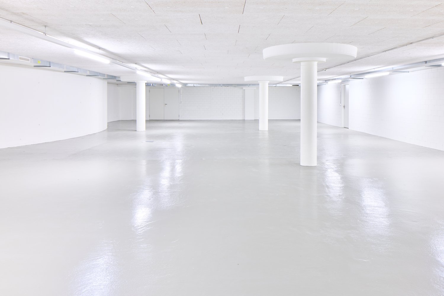 95m² storage room