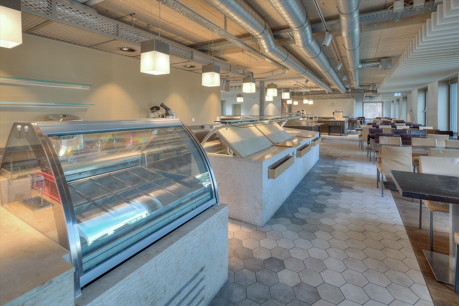 242m² commercial