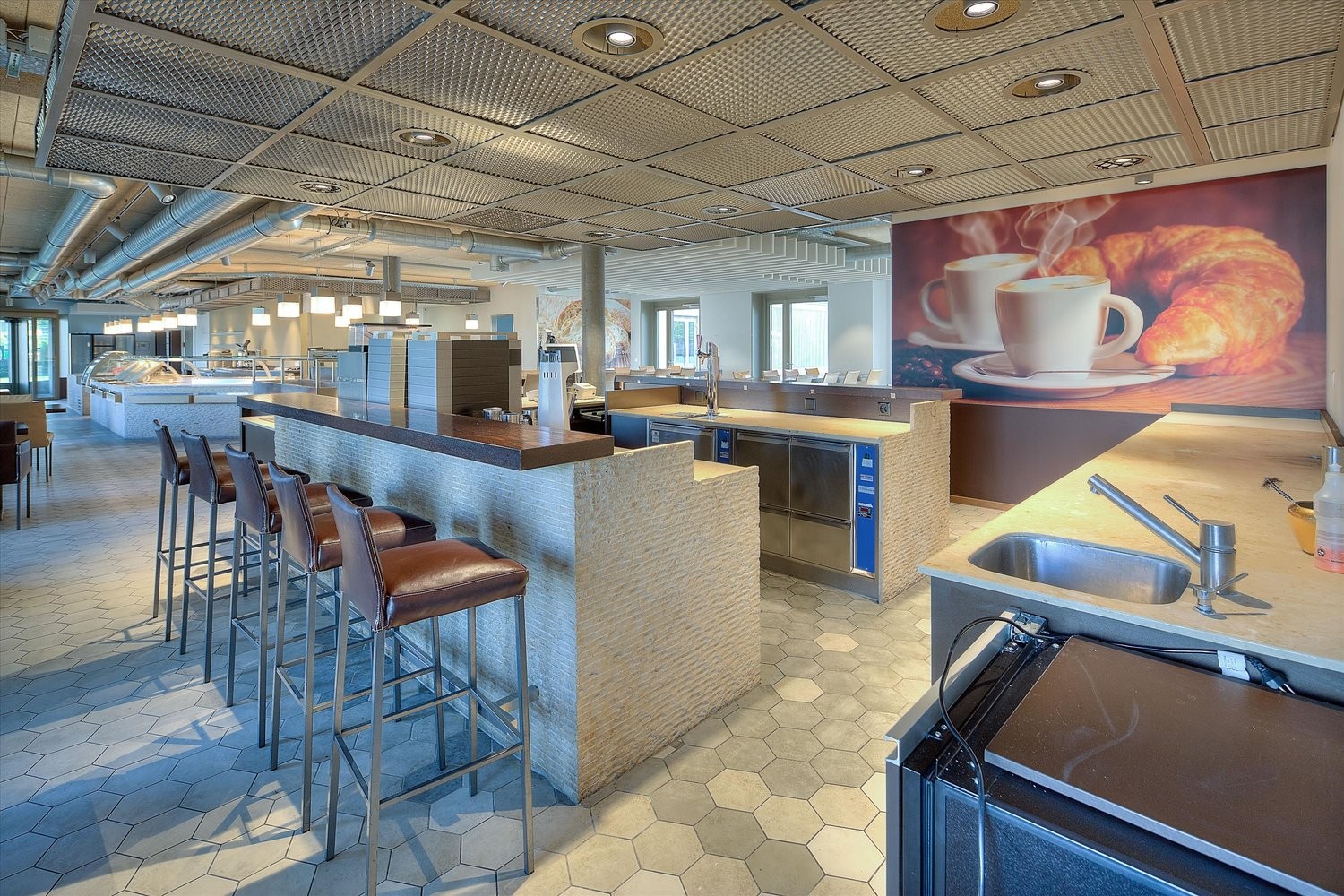 242m² commercial