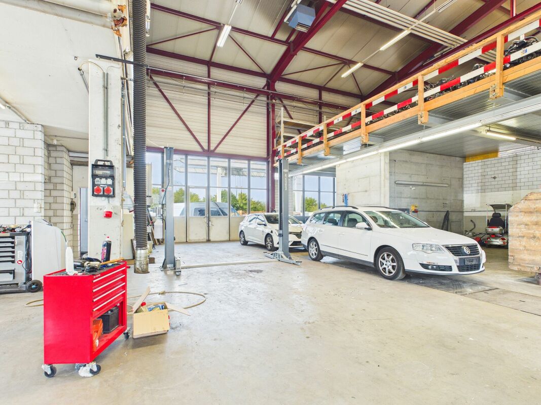 350m² workshop
