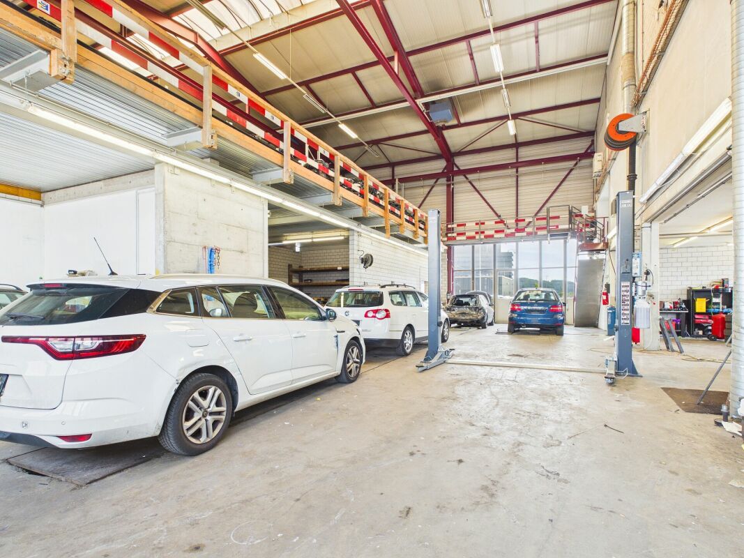 350m² workshop