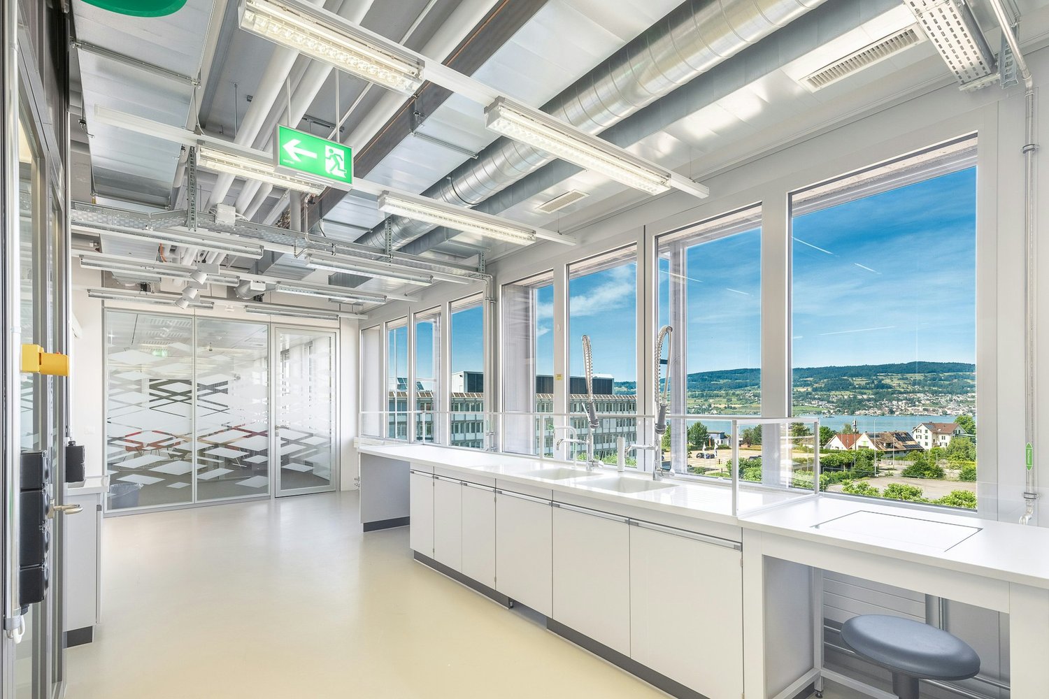 80m² laboratory