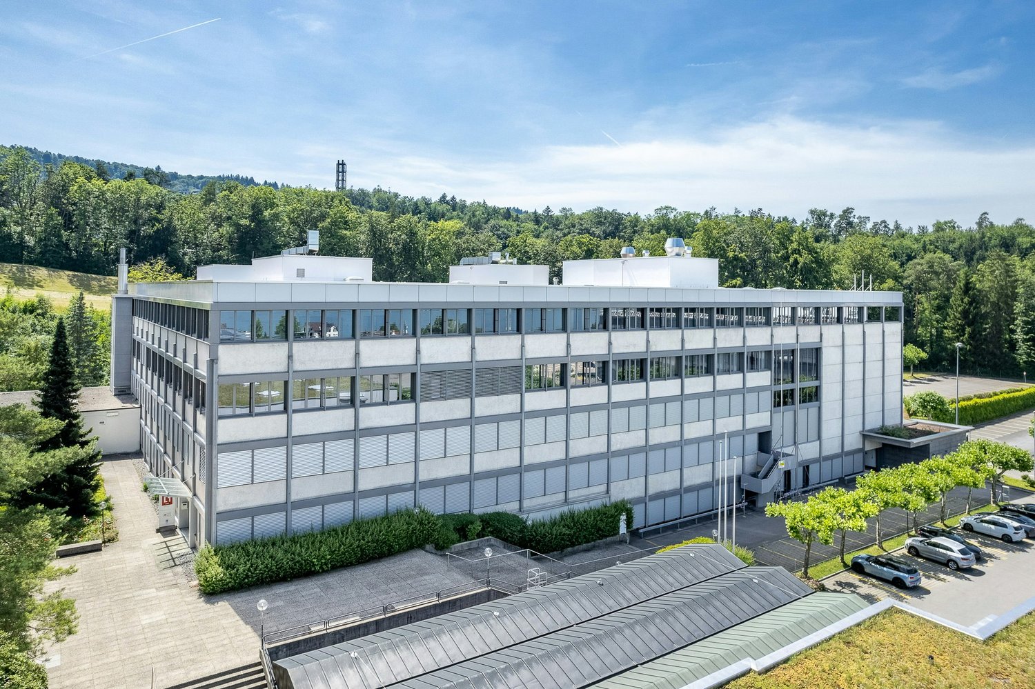 80m² laboratory