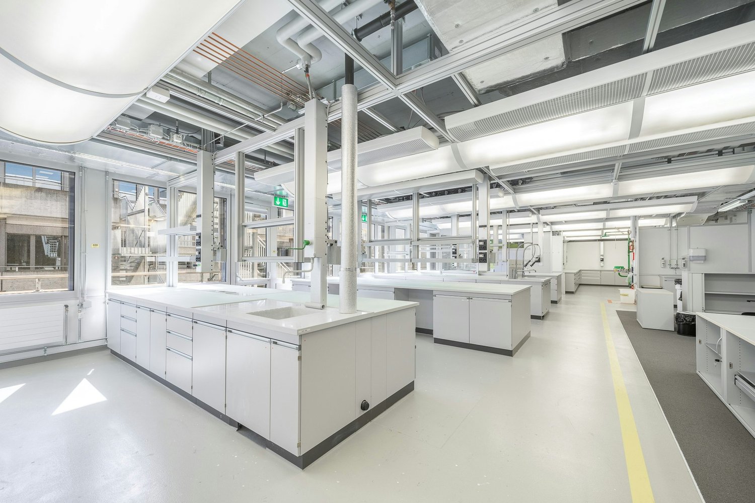 80m² laboratory