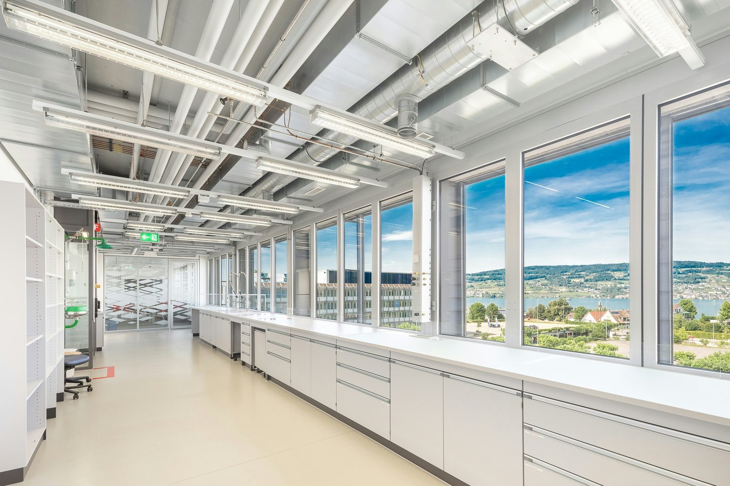 80m² laboratory