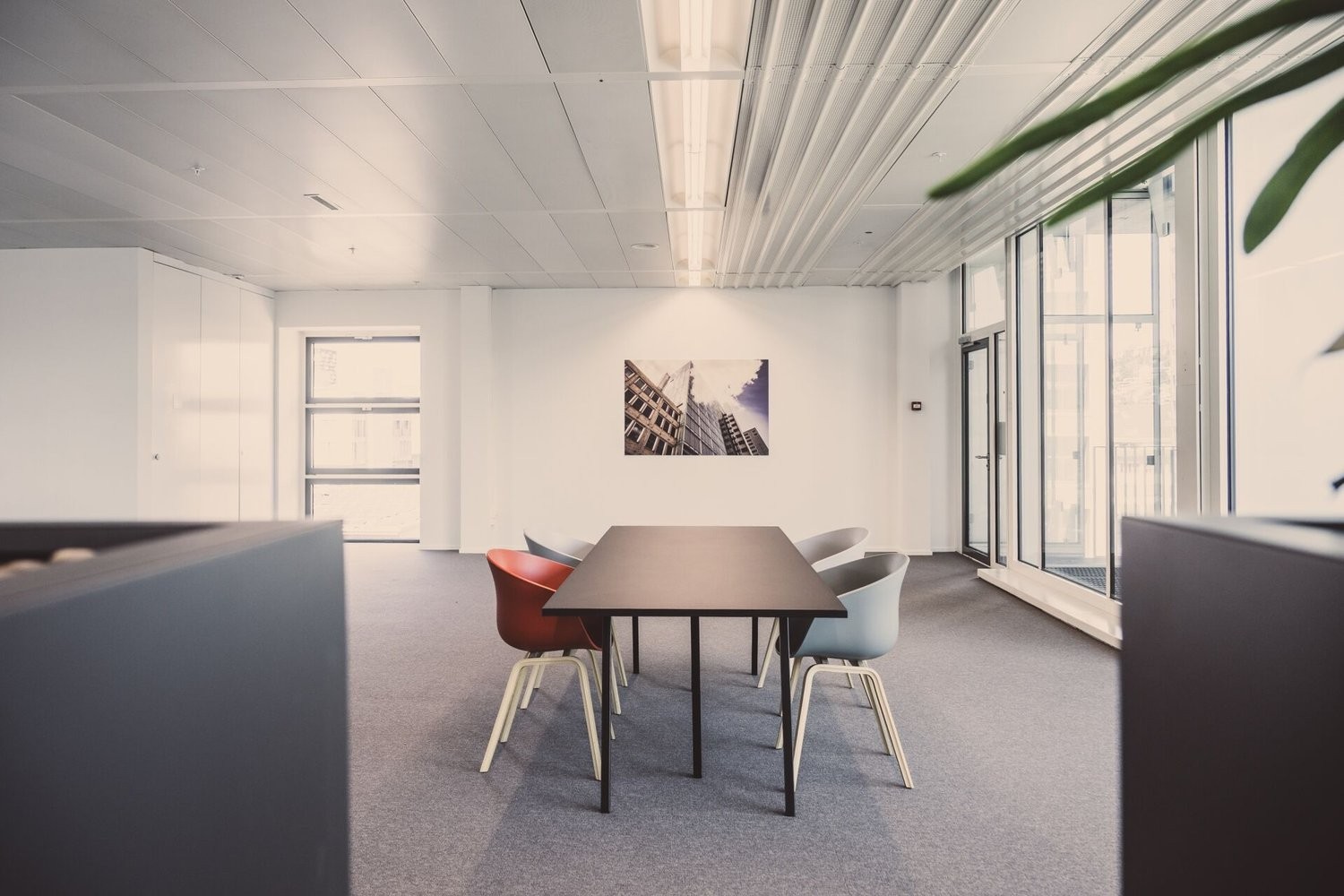 962m² office