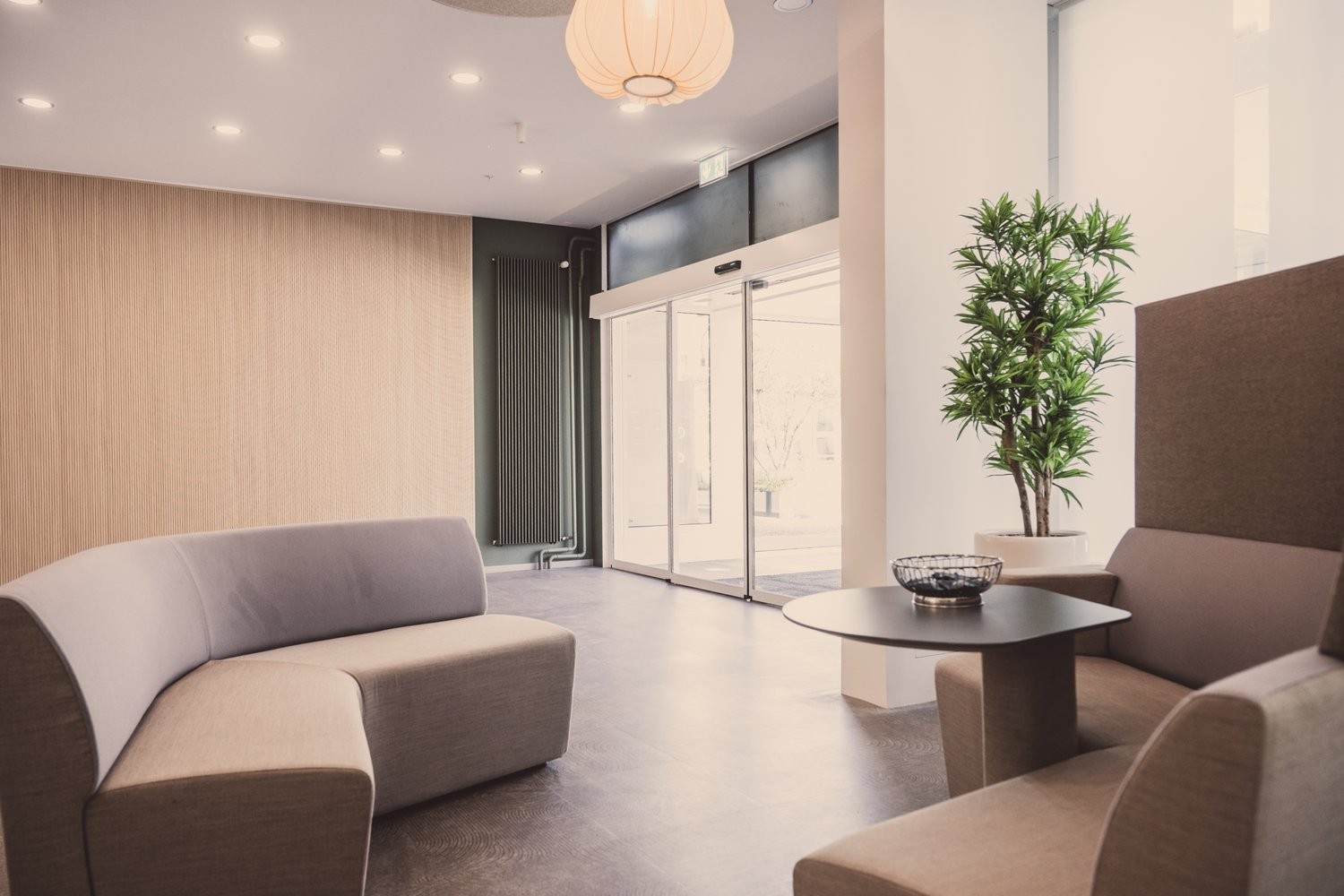 962m² office