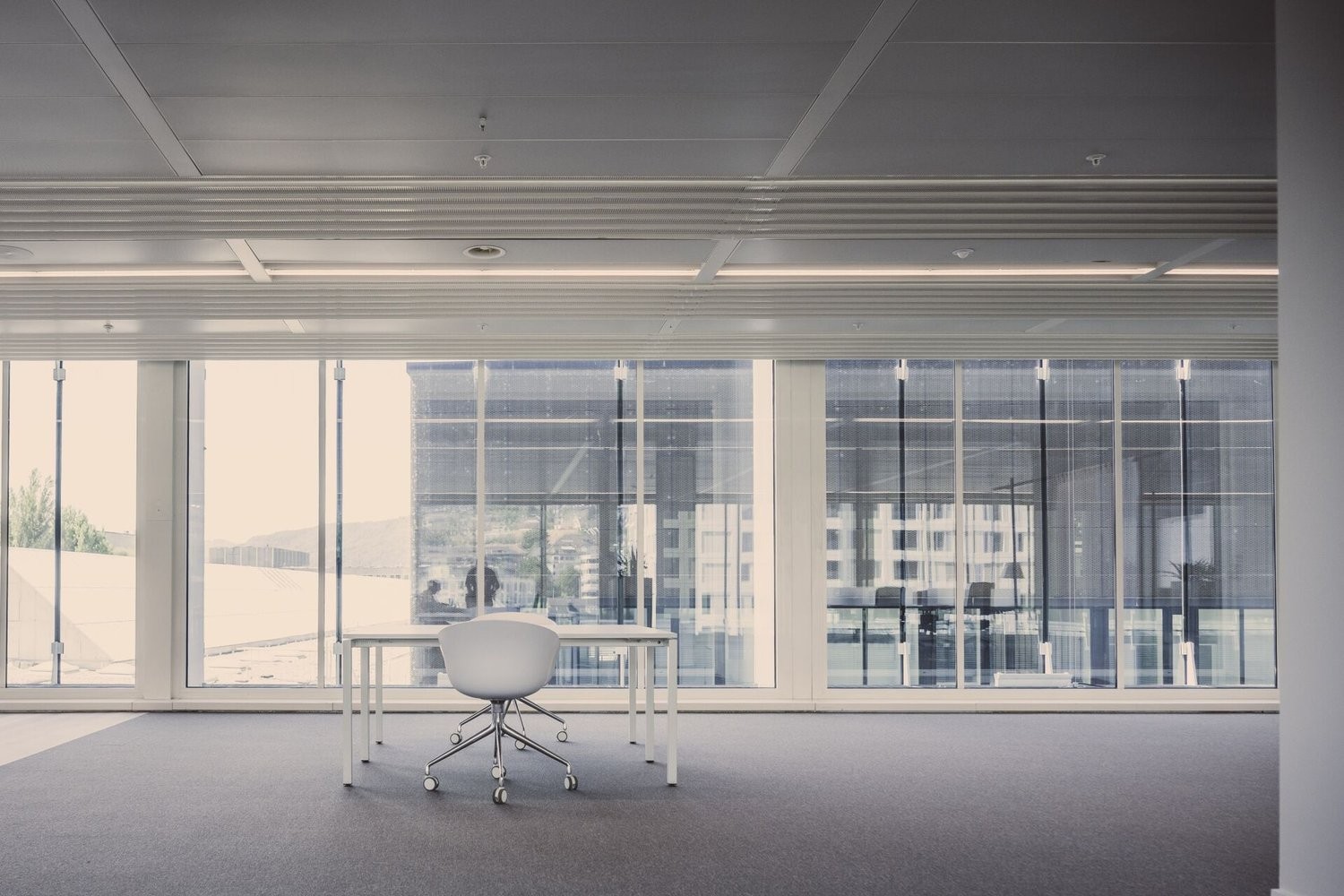 962m² office