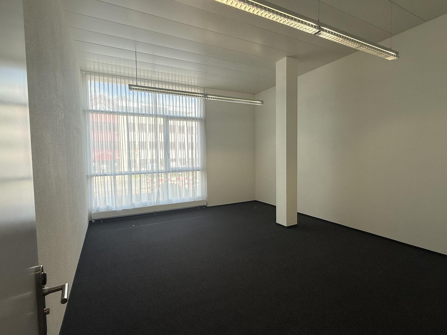 Bureau de 27m², photo 1 sur 5