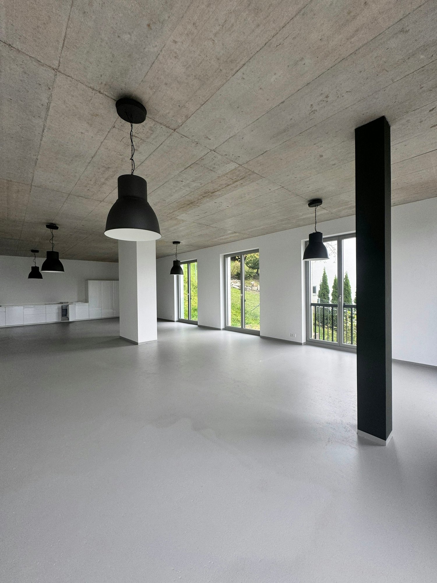 100m² office