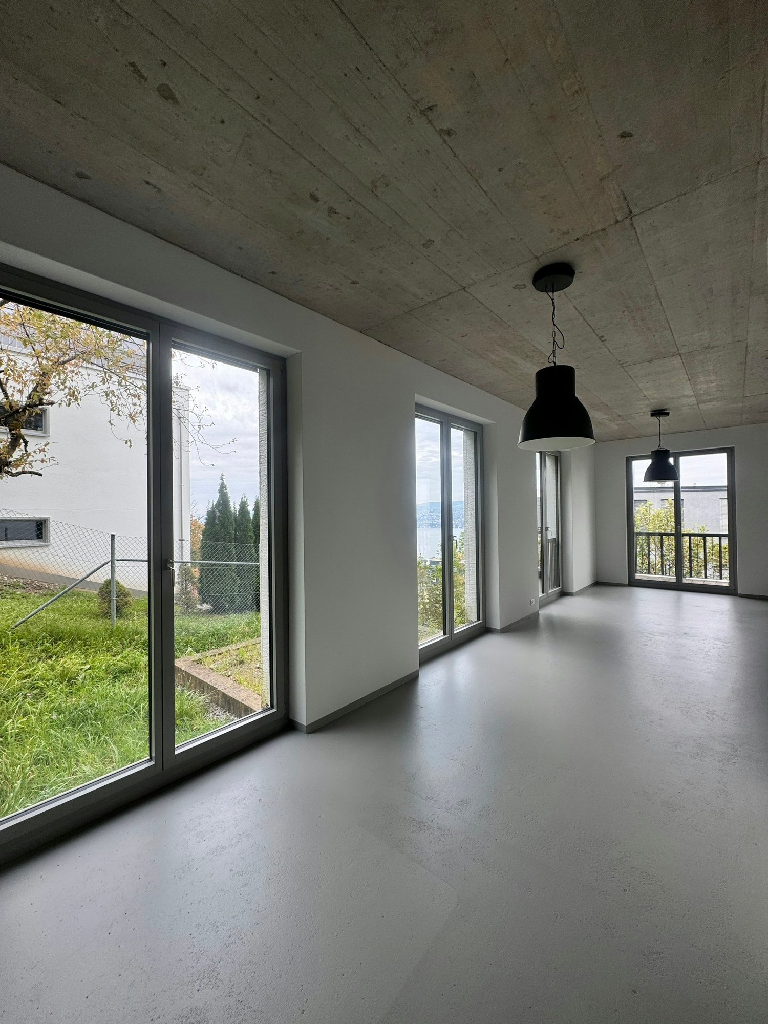 100m² office