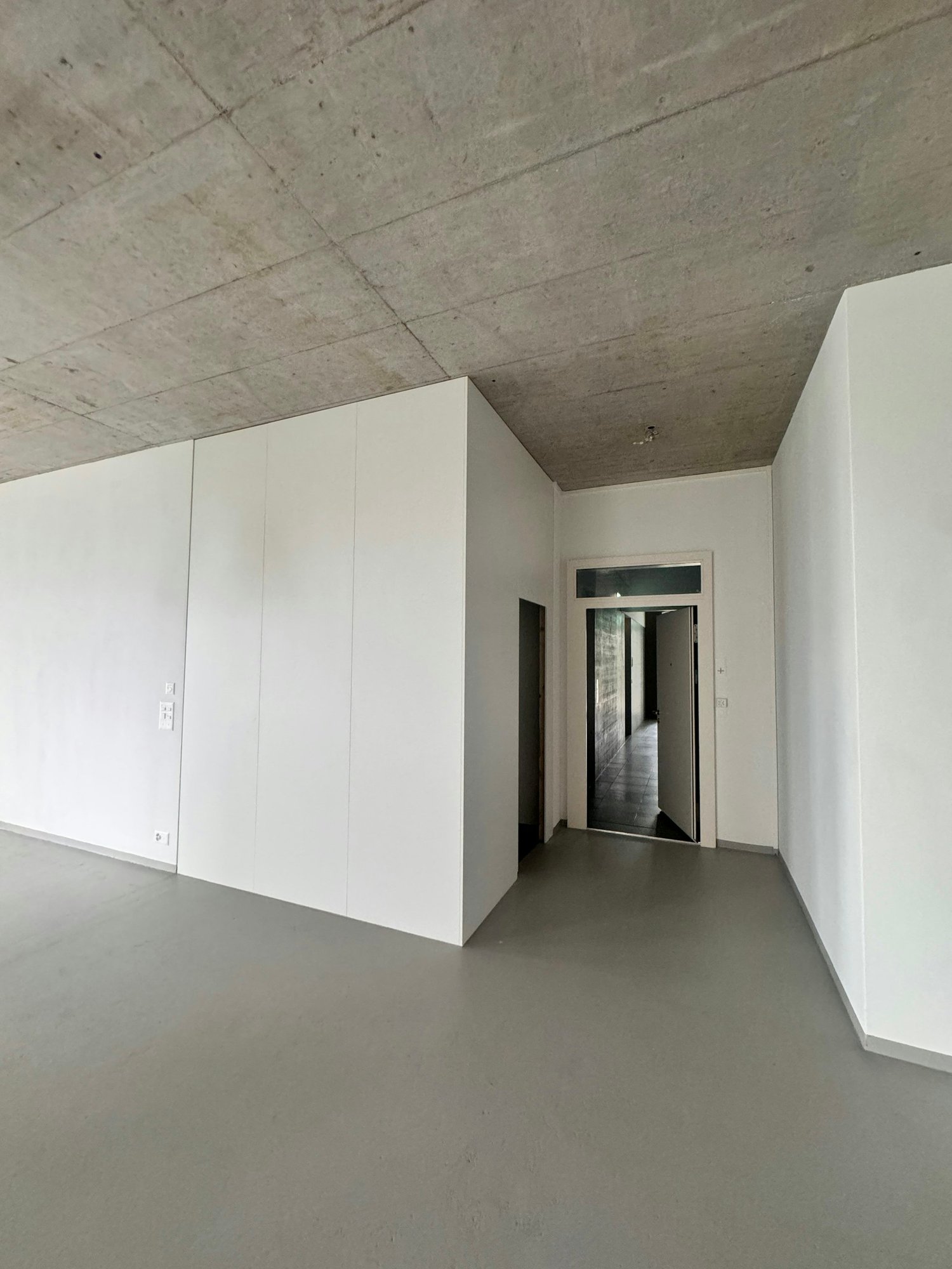 100m² office