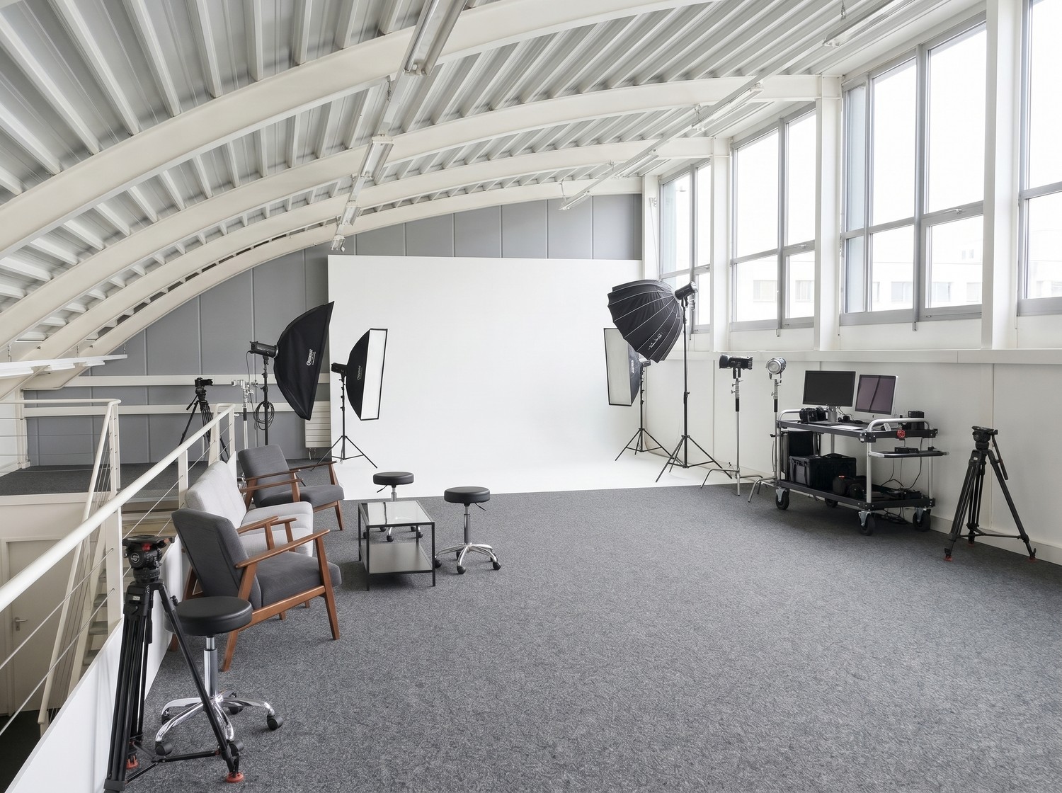 376m² office