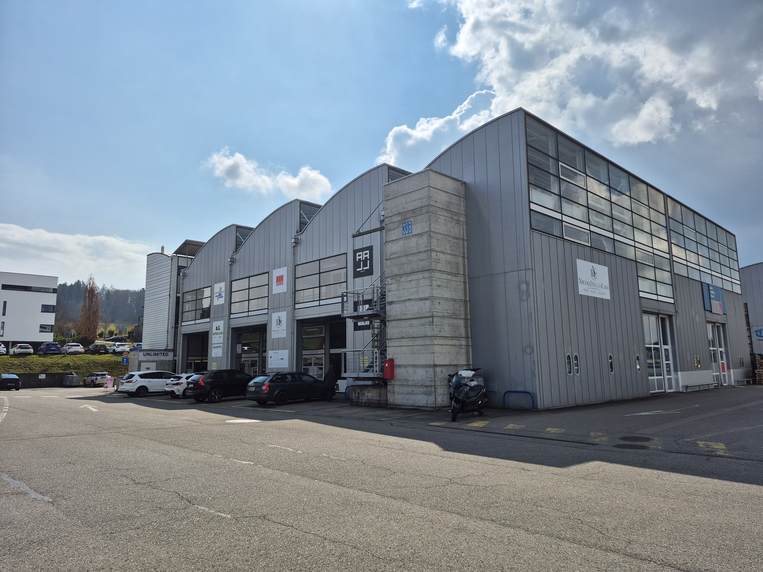 376m² office