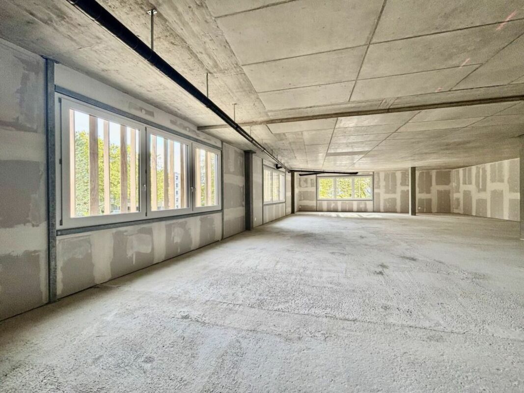 257m² workshop