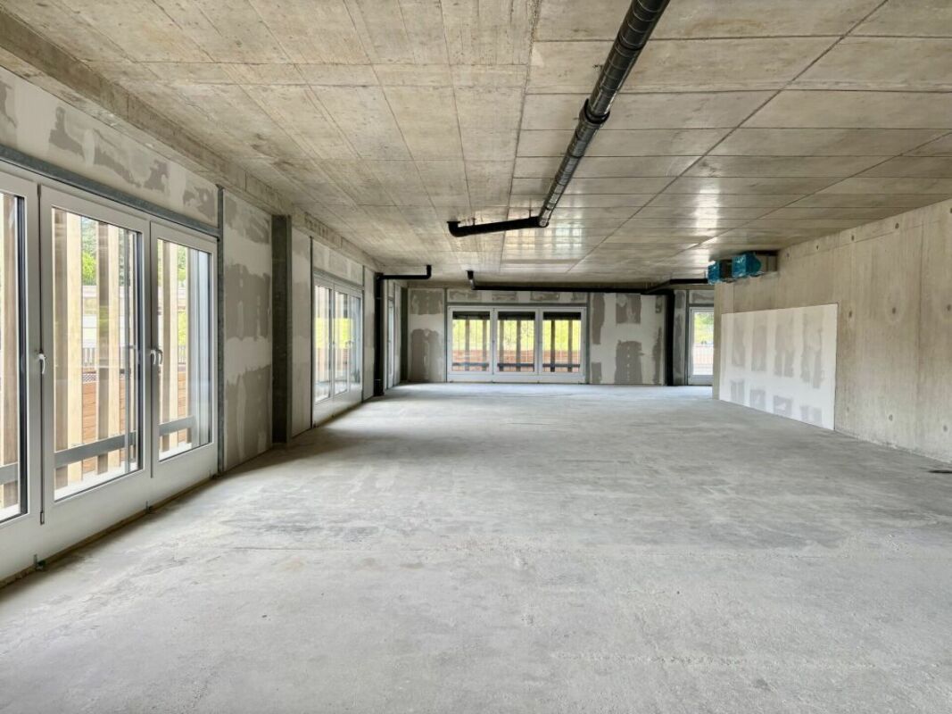 257m² workshop