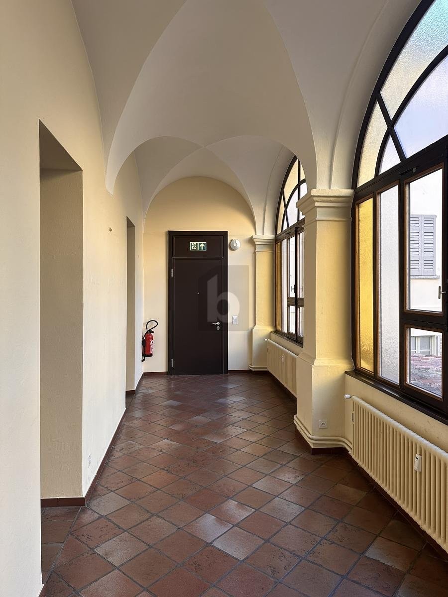 120m² office