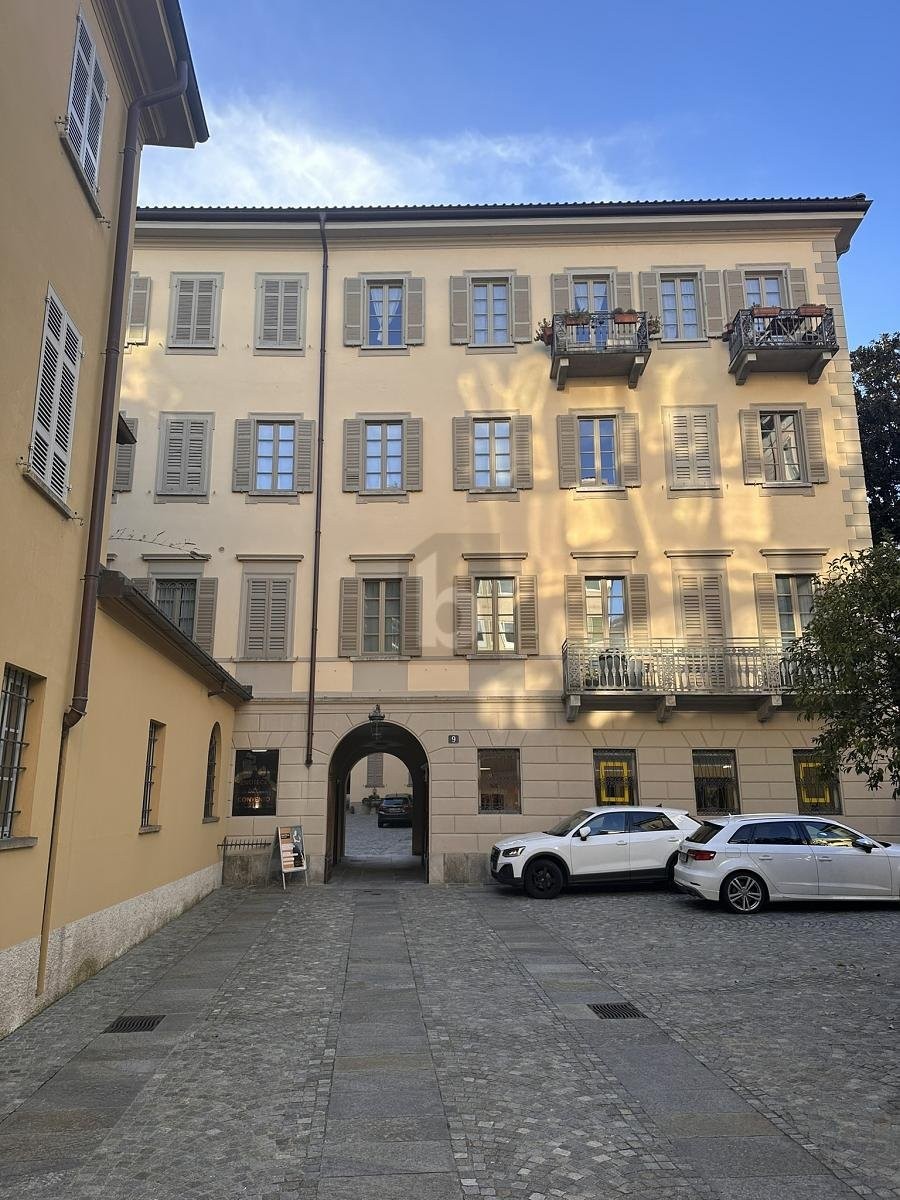 120m² office