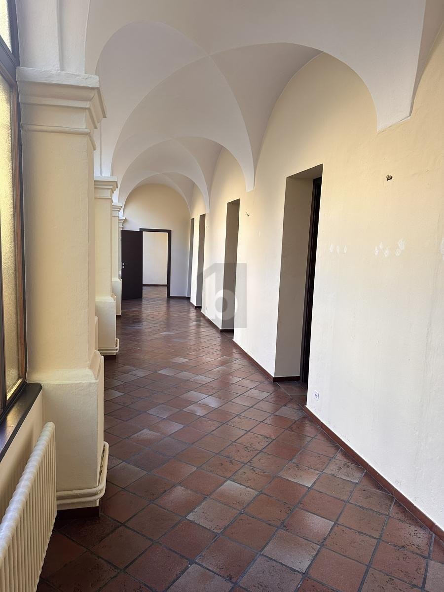 120m² office