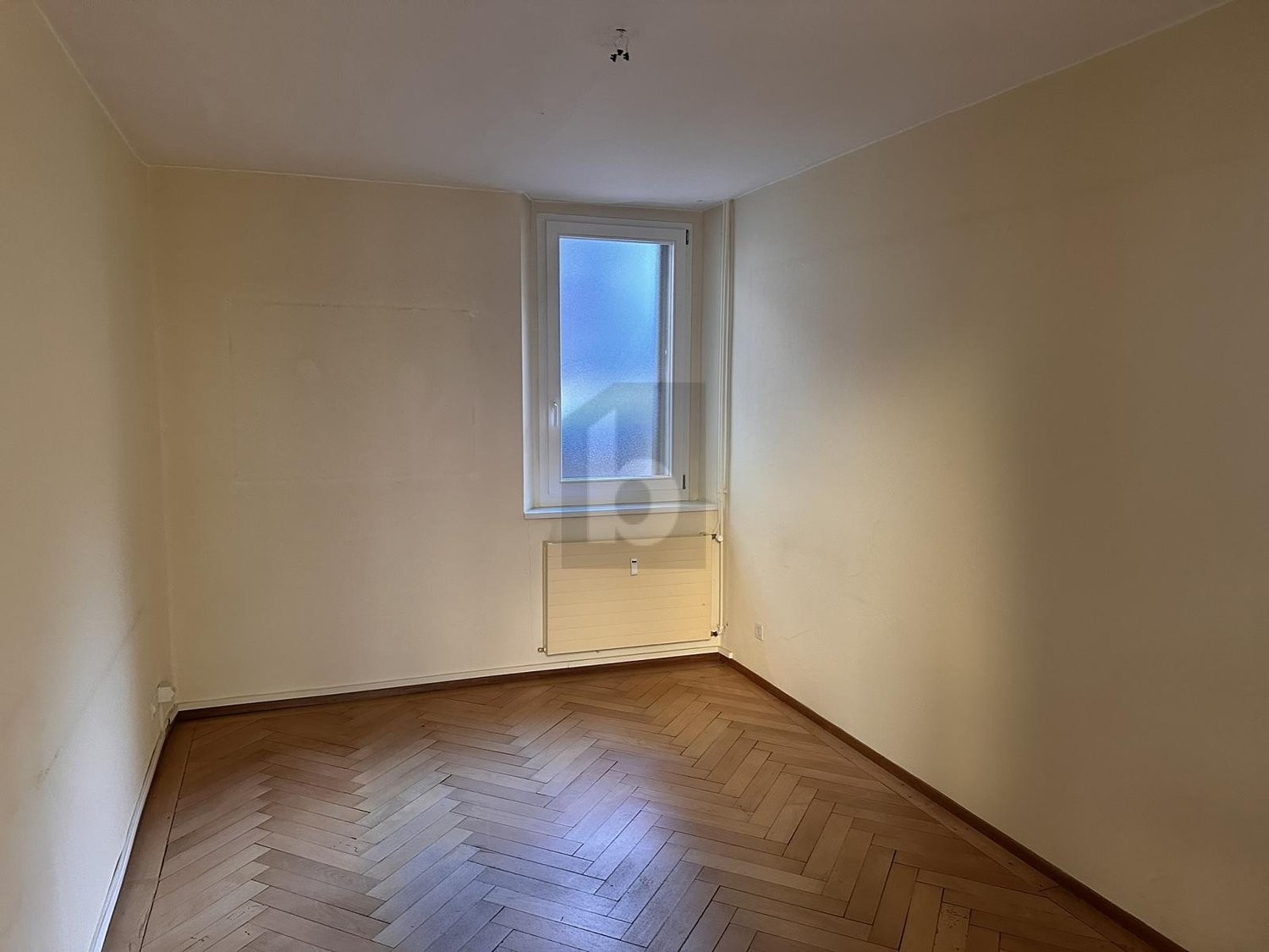 120m² office