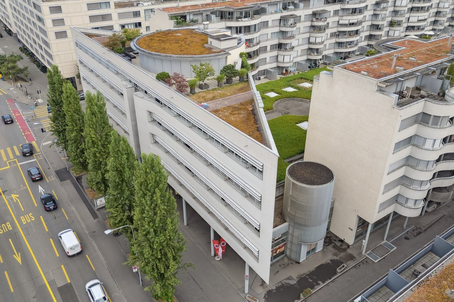 451m² office