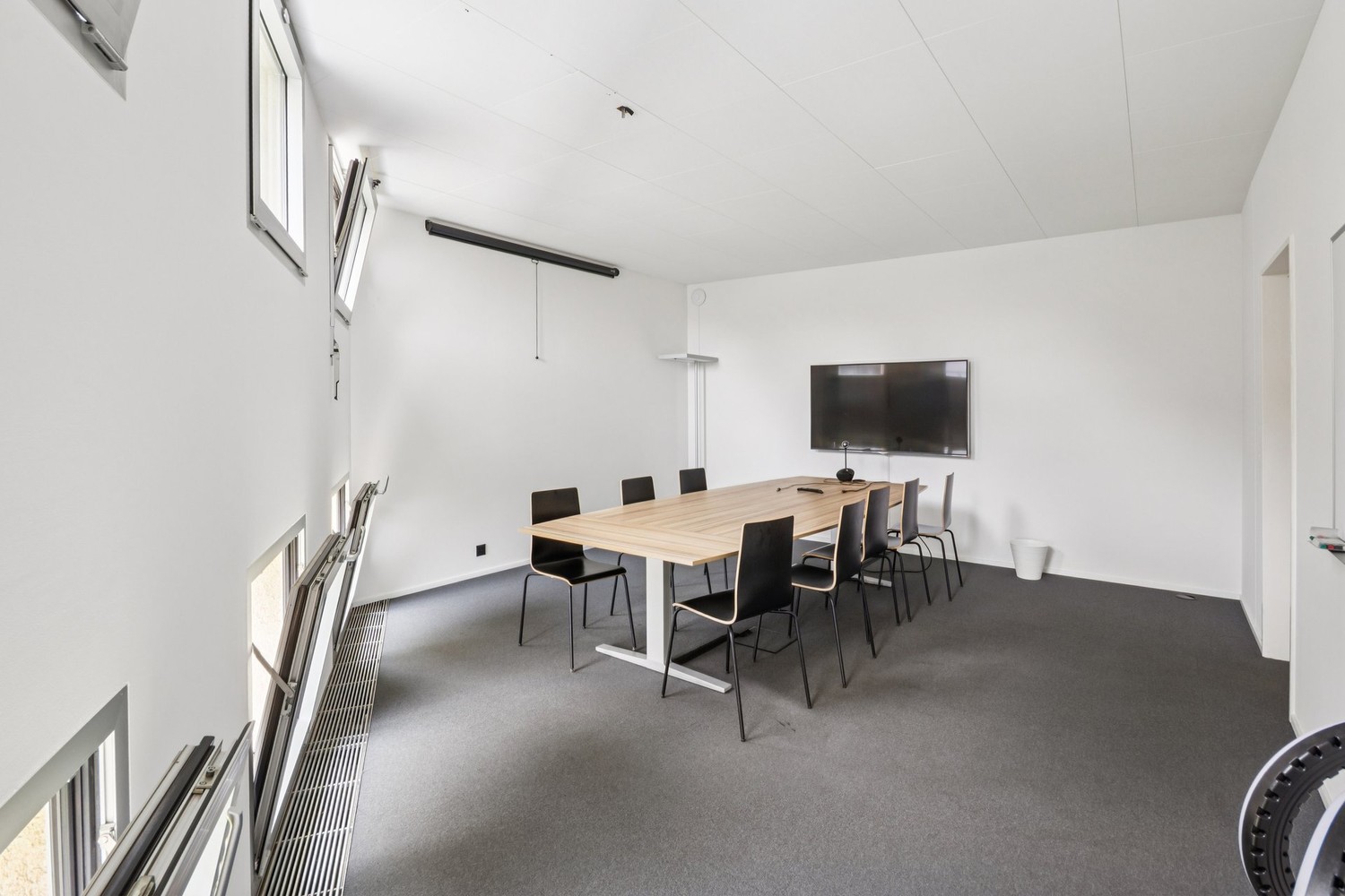 451m² office