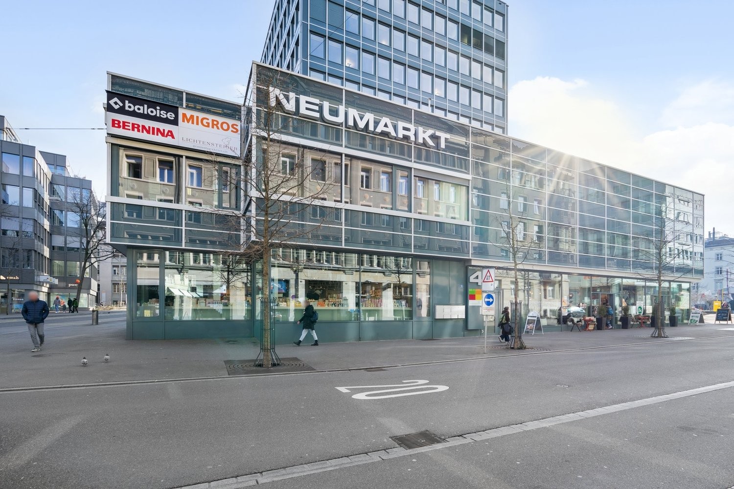 103m² shop