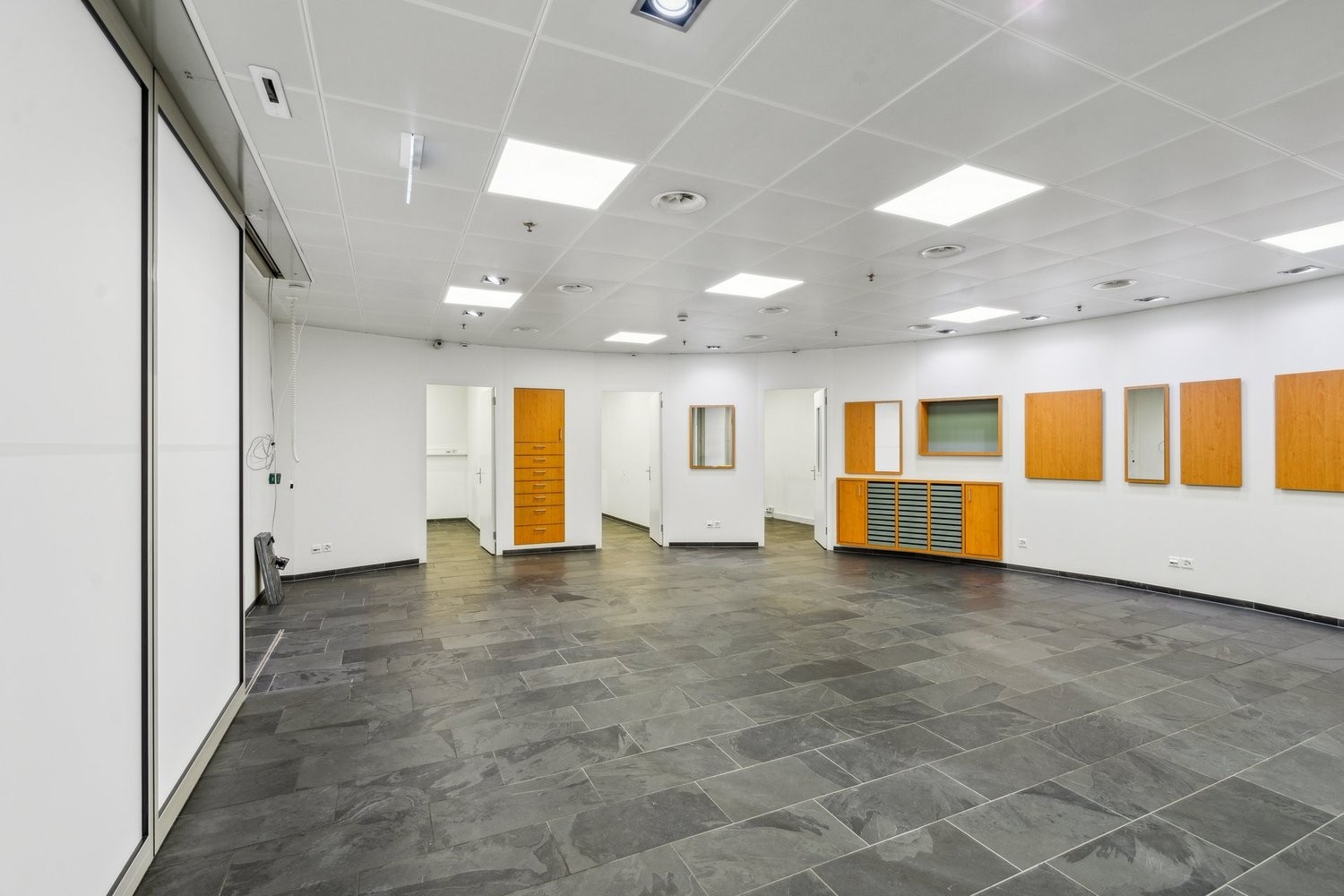 103m² shop