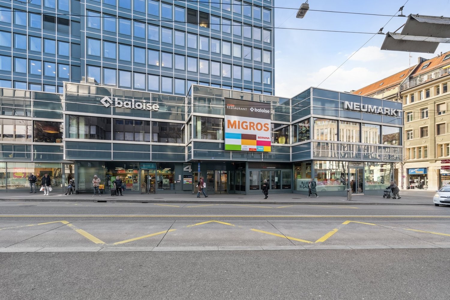 103m² shop