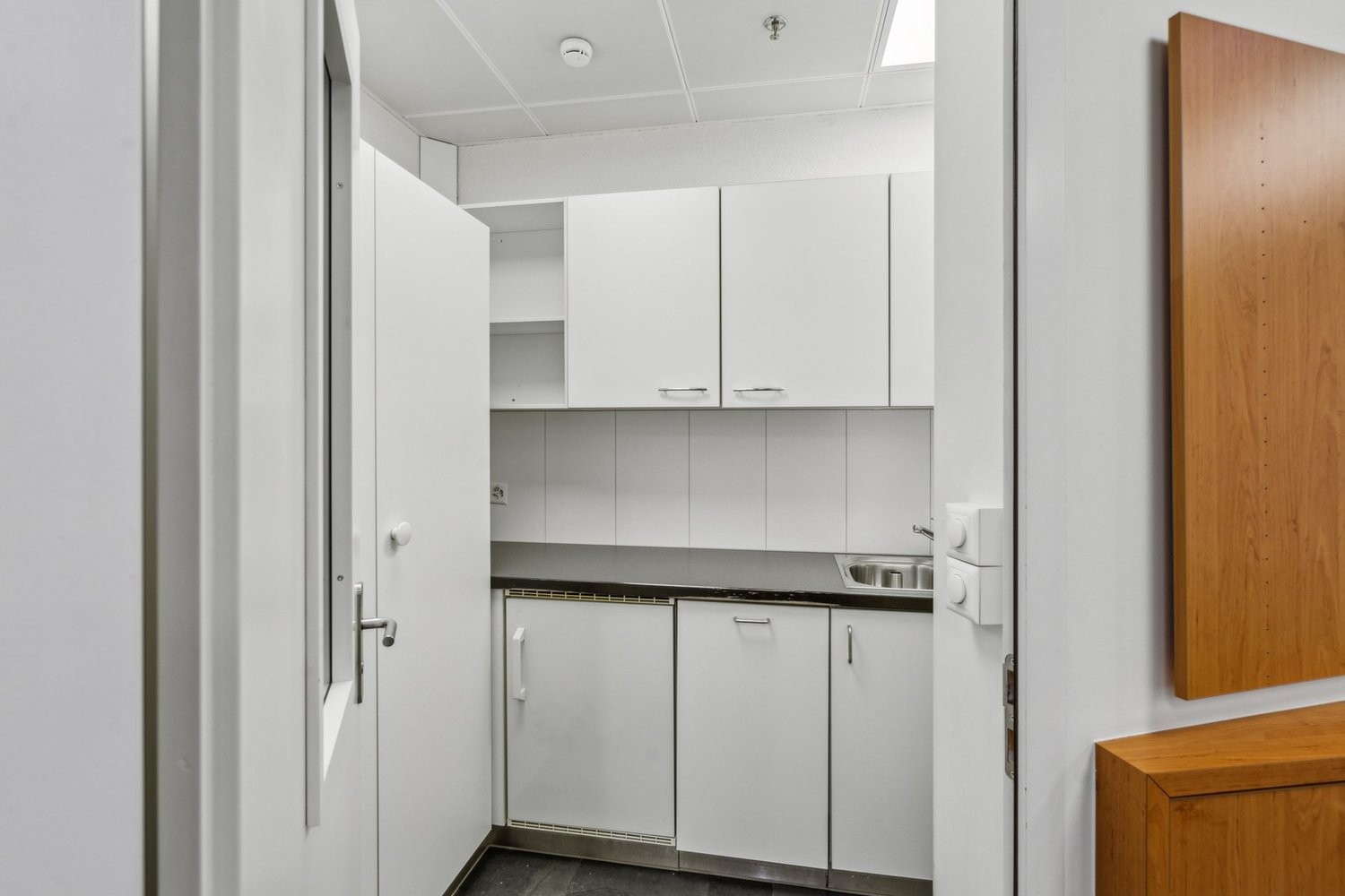 103m² shop