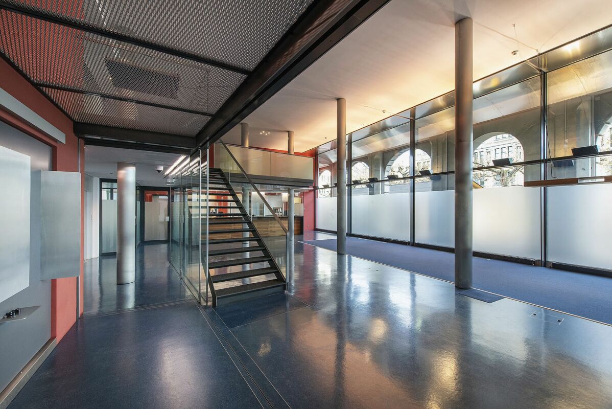 3900m² office