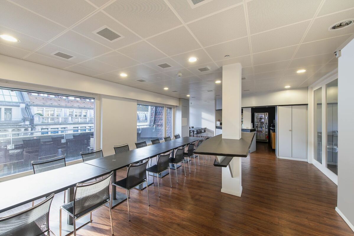 3900m² office