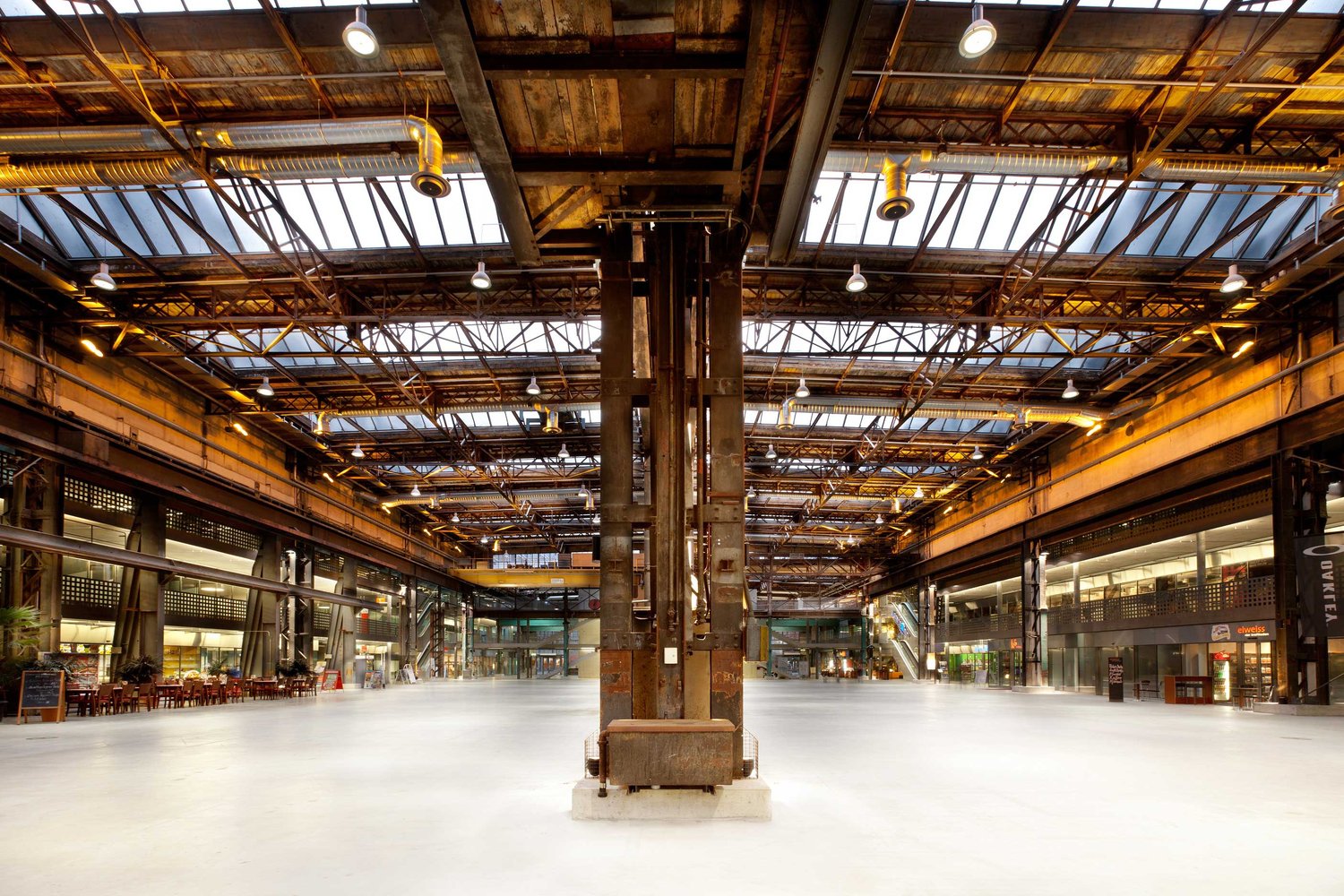 173m² shop